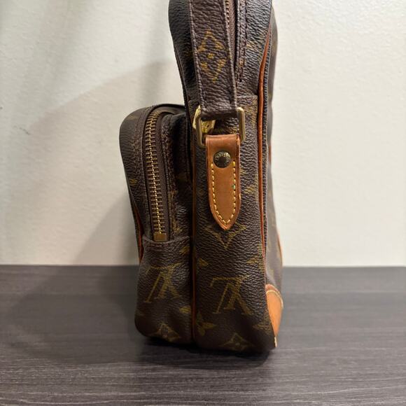 8911 LOUIS VUITTON Monogram Amazone MM Crossbody - Picture 6 of 16
